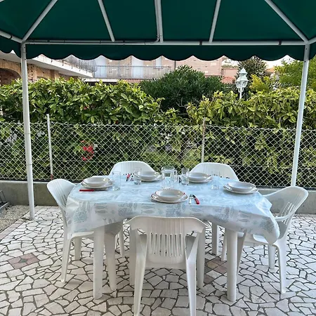 アパート Enjoy Your Holidays In Our Bright Patio リニャーノ・サッビアドーロ